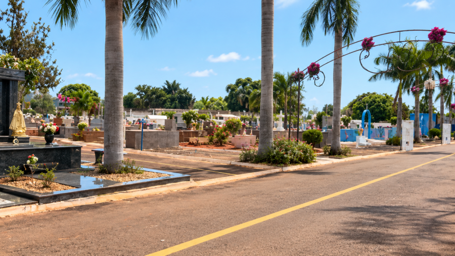 Prefeitura intensifica manutenção no Cemitério Municipal para o Dia de Finados