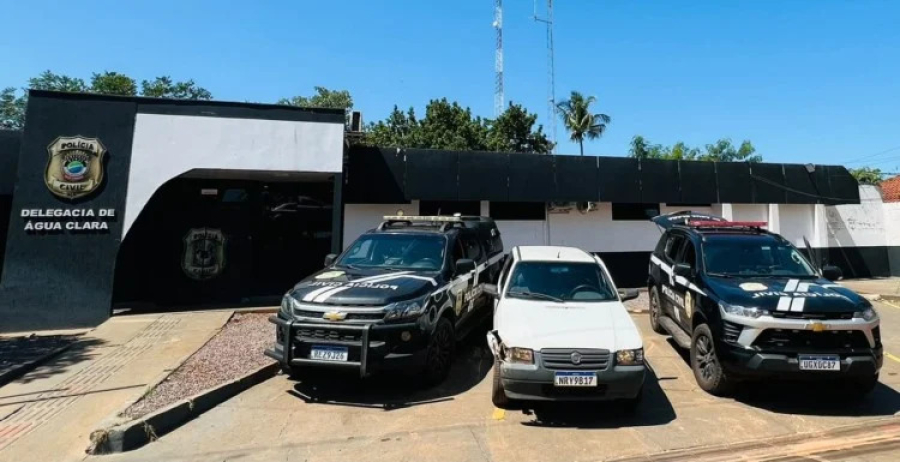 Jovem de 18 anos é preso com carro furtado e suspeita de droga na BR-262