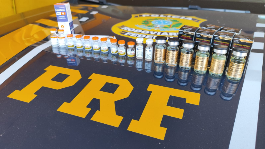 Medicamentos e anabolizantes são apreendidos pela PRF na BR-262 em Água Clara