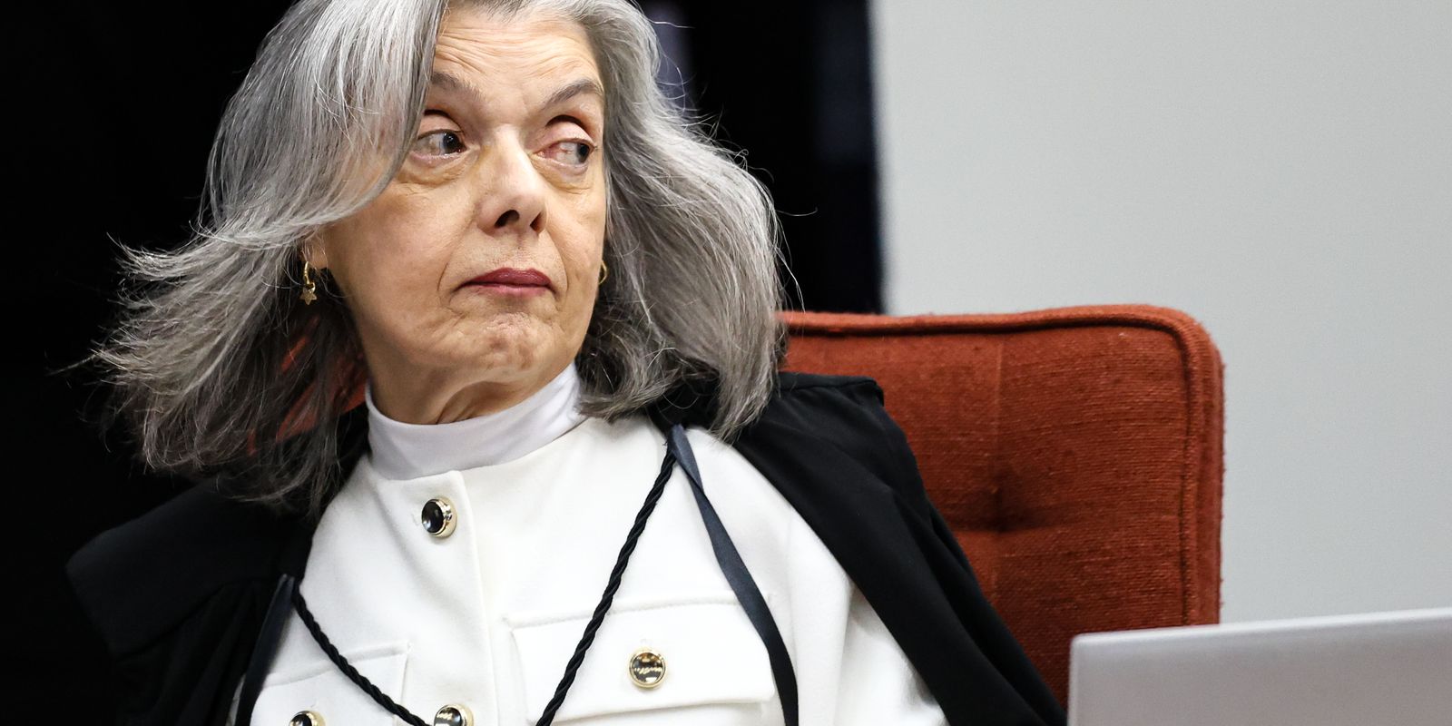 Cármen Lúcia relata ameaça de bomba em palestra a estudantes no DF