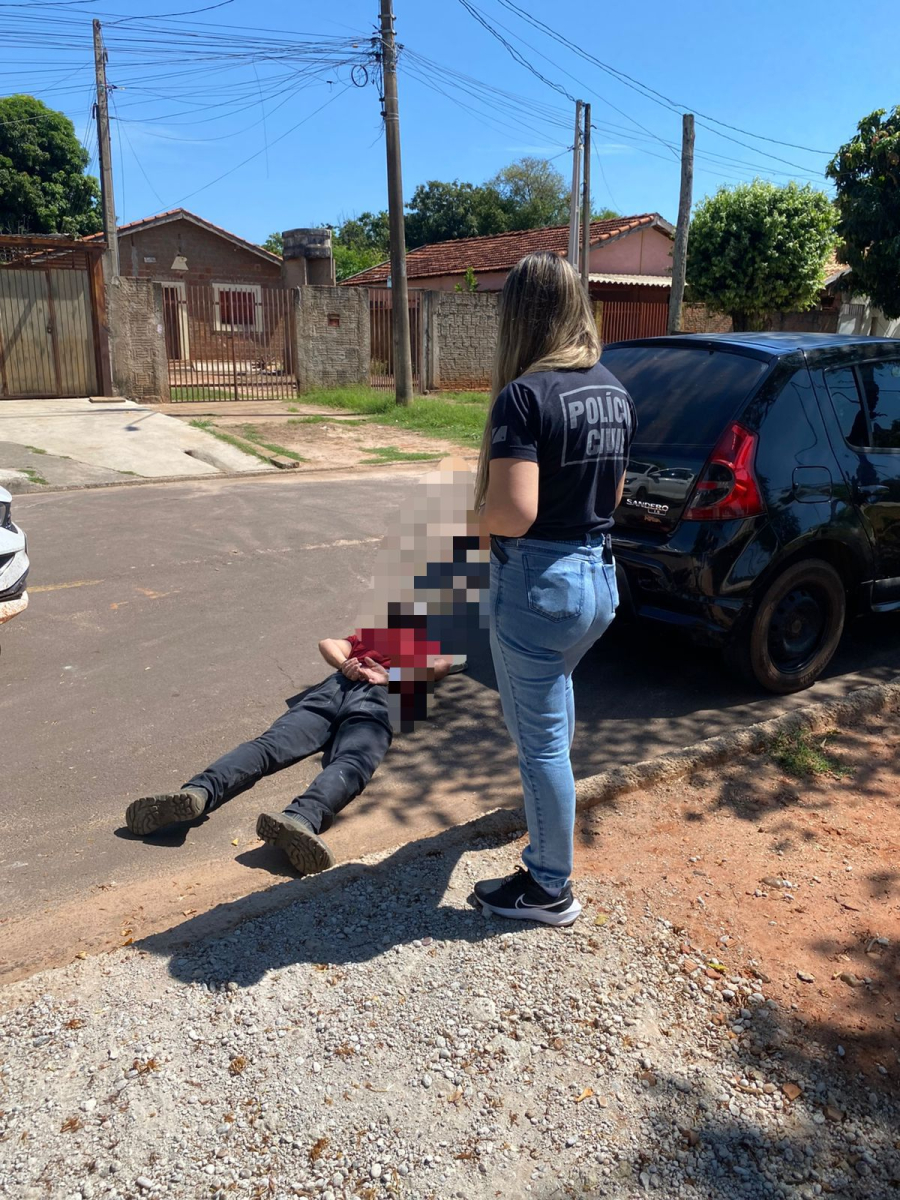 Suspeito de descumprir medida protetiva é preso após intimidação contra mulher 