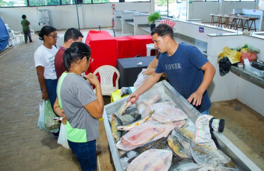 Feira do Peixe vende 30 toneladas e movimenta economia em Três Lagoas