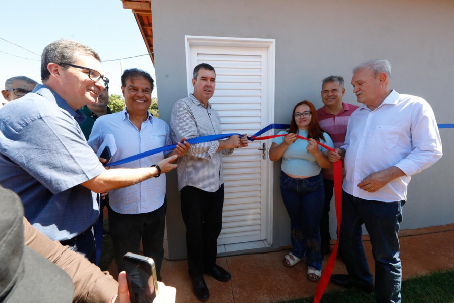 Entrega de casas populares beneficia famílias em Três Lagoas