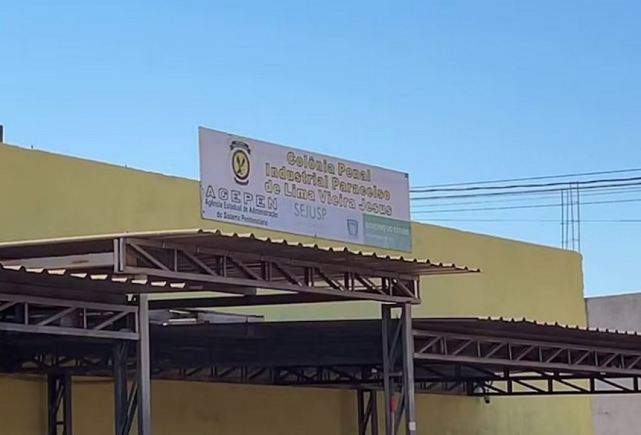 Presos quebram parede e fogem de semiaberto