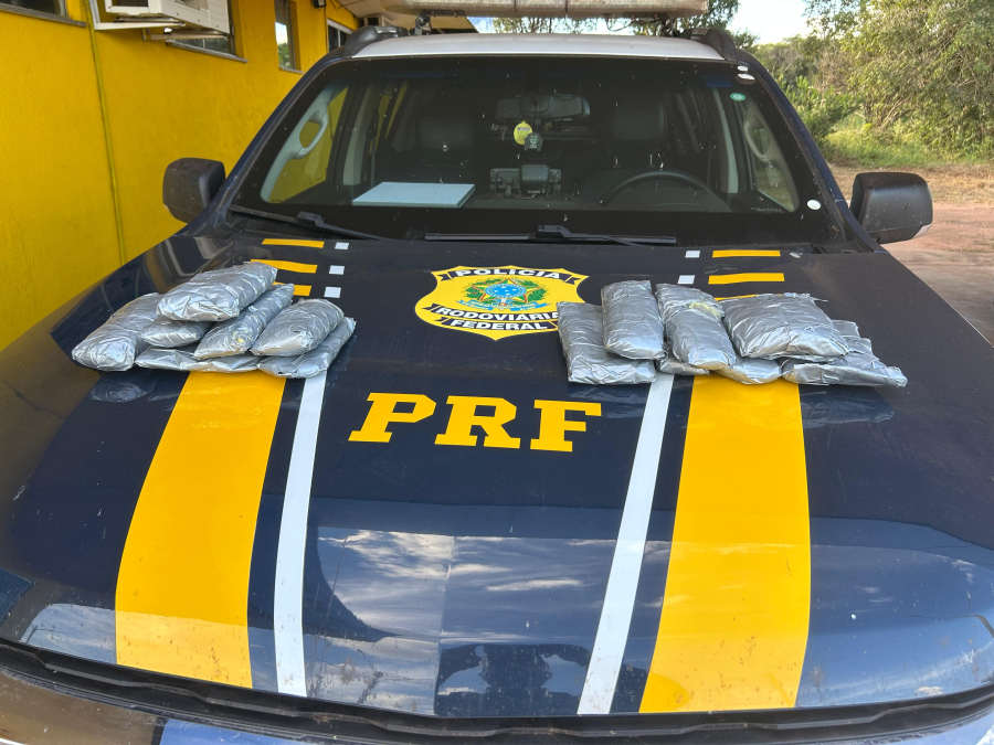PRF apreende cocaína e flagra documento falso em Água Clara