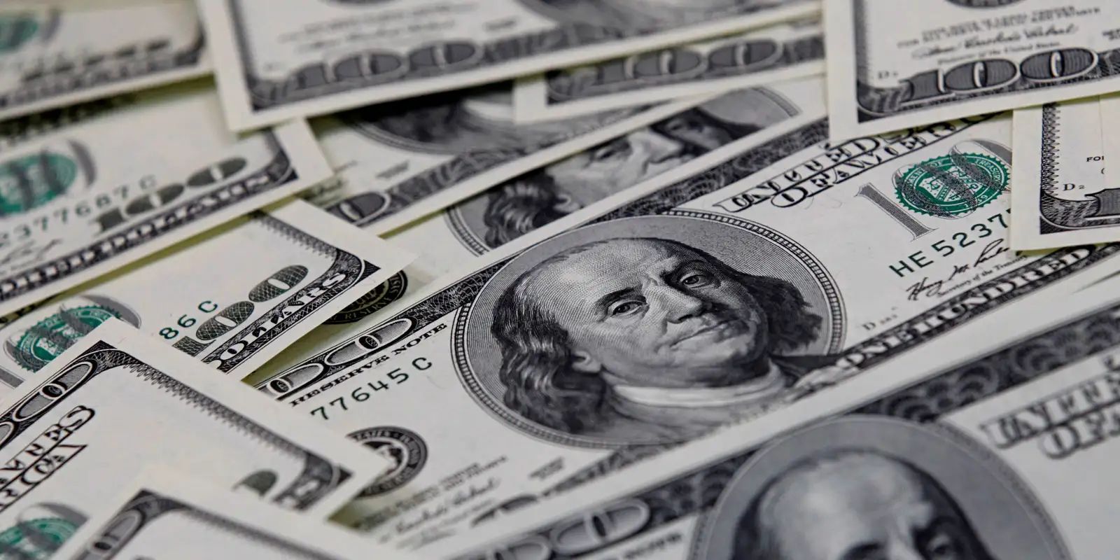 Dólar cai para R$ 4,98, e bolsa sobe em dia de alívio