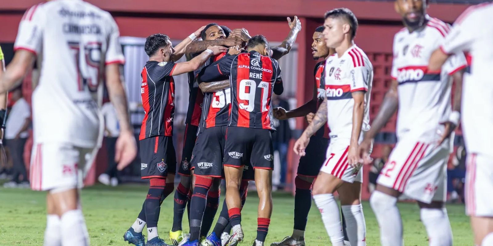 Vitória mostra eficiência e elimina Flamengo da Copa do Brasil