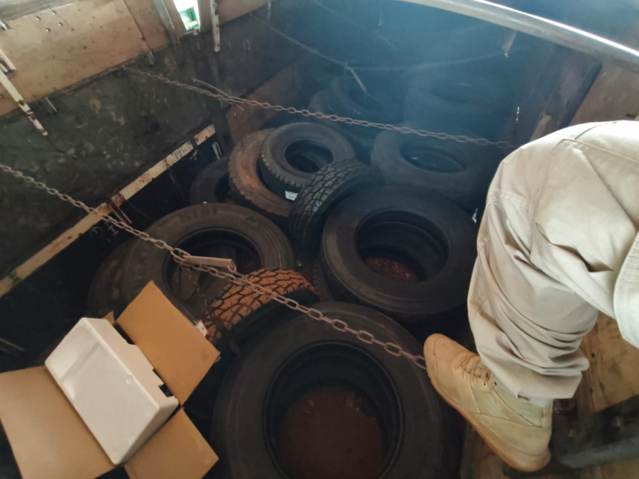  PRF apreende pneus estrangeiros na BR-262