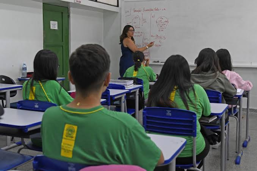 Governo autoriza concurso com 2 mil vagas para professores