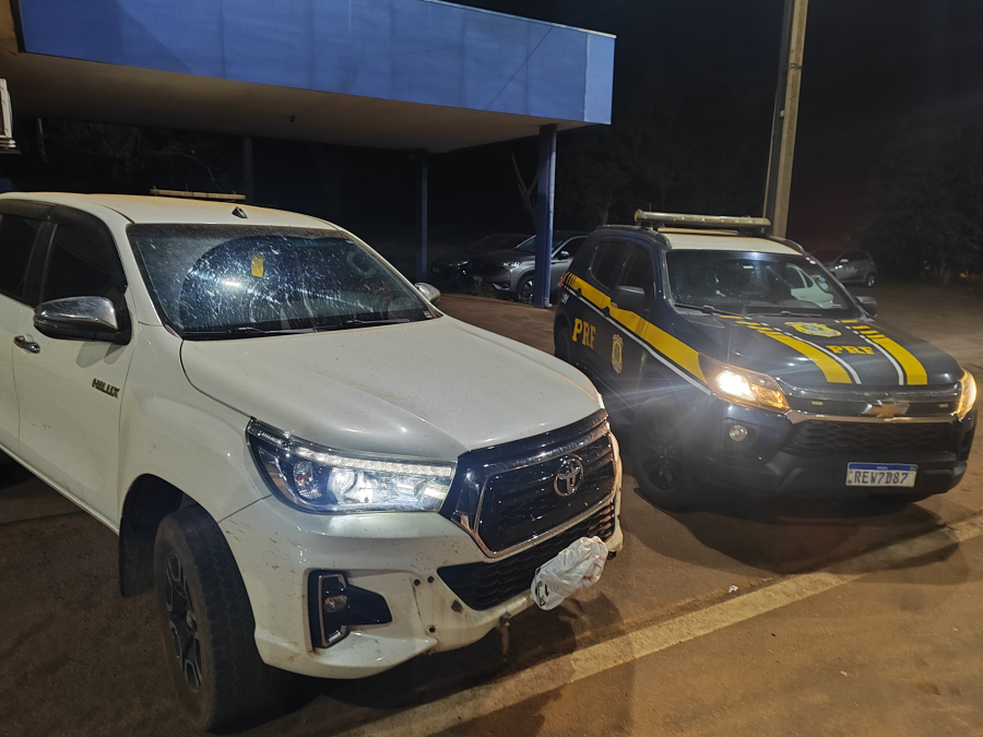 PRF recupera caminhonete furtada e apreende quase 149 kg de maconha na BR-262