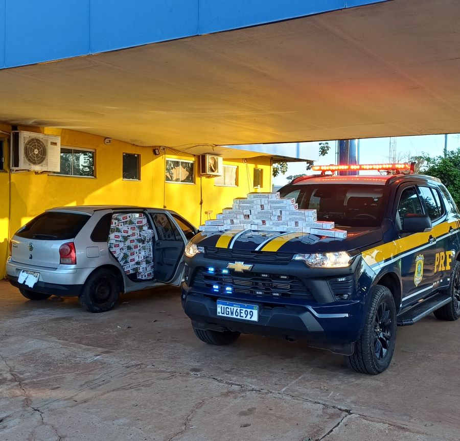 PRF apreende 7 mil maços de cigarros em Água Clara