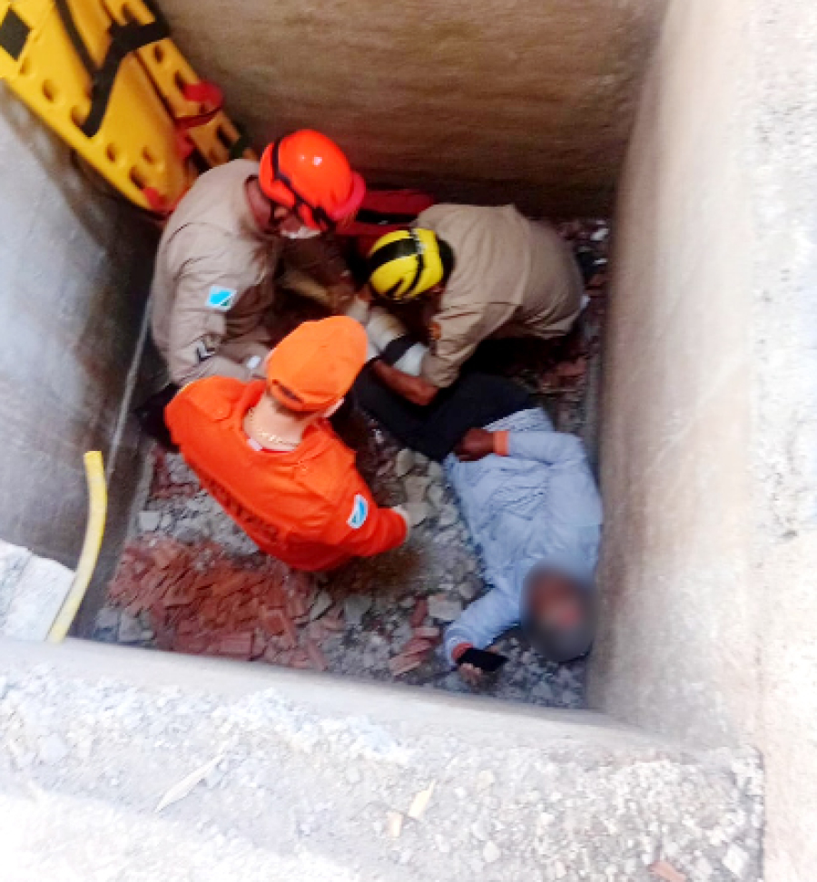 Trabalhador cai em fosso durante obra