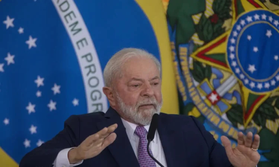 Lula lidera pesquisa, mas desaprovação chega a 52,9%
