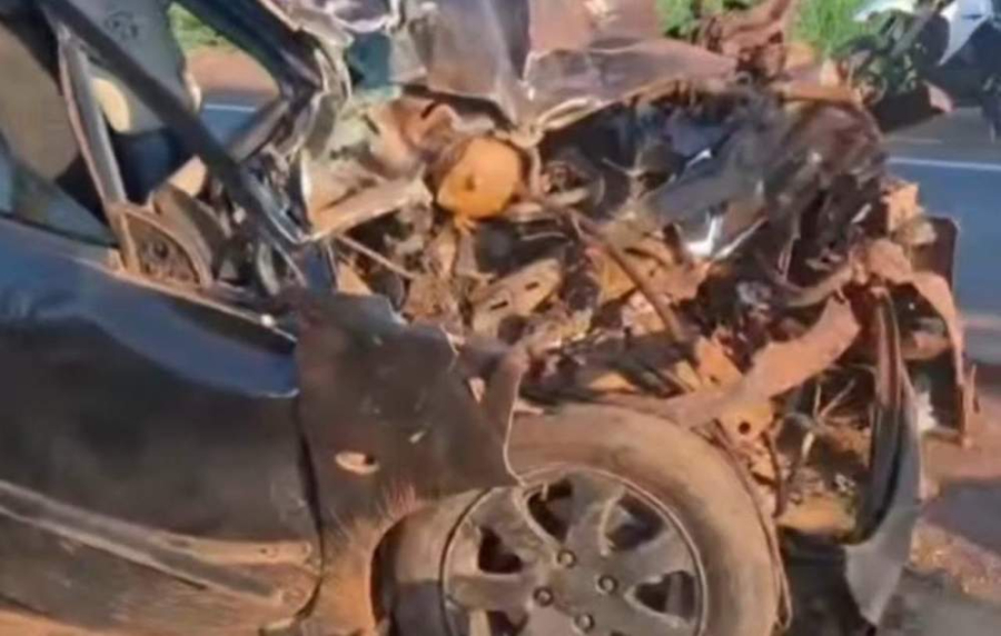 Motorista morre após bater em carreta na BR-262